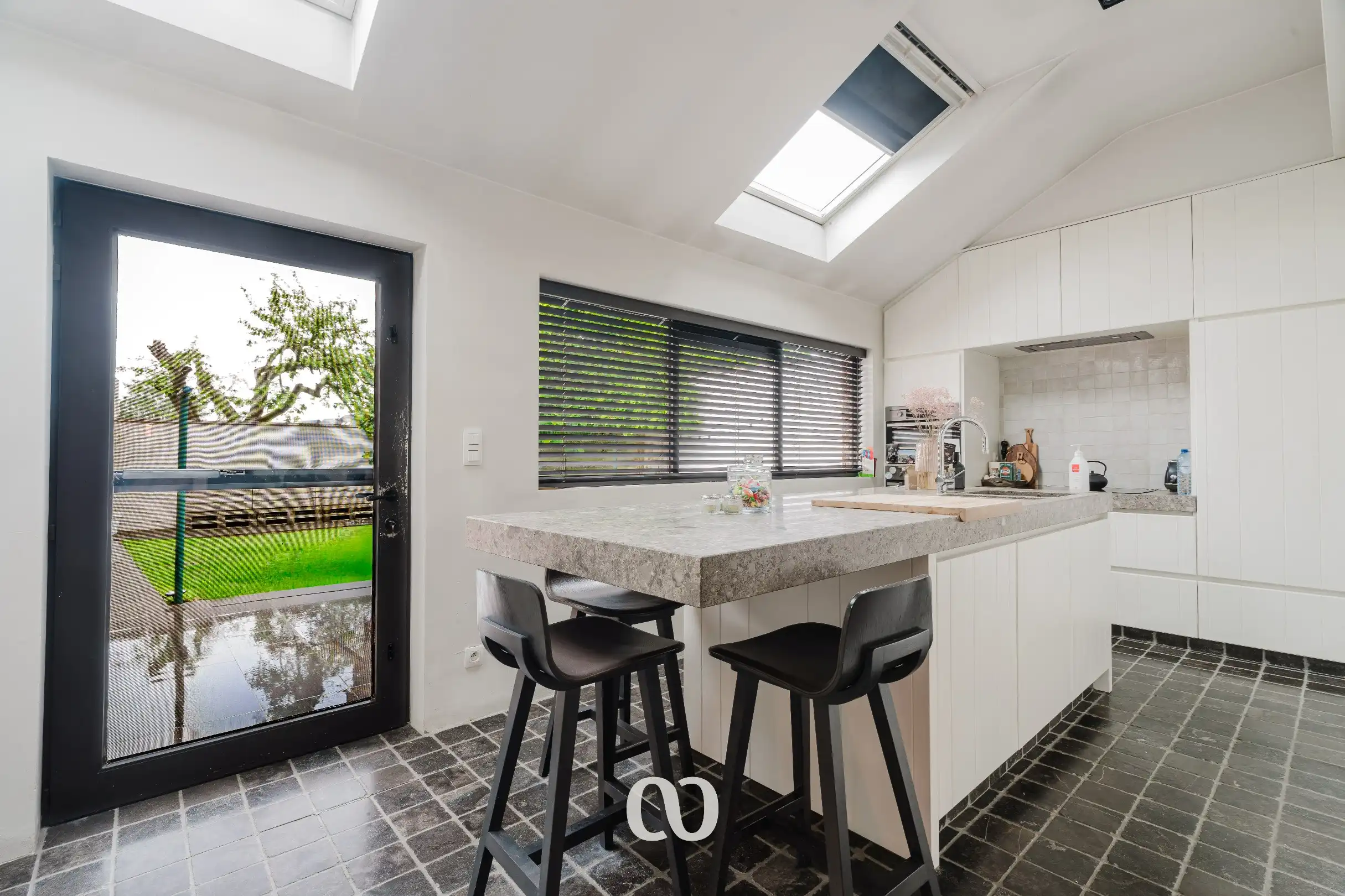 Instapklare woning met tuin en bijgebouw in het centrum van Kruishoutem foto 6