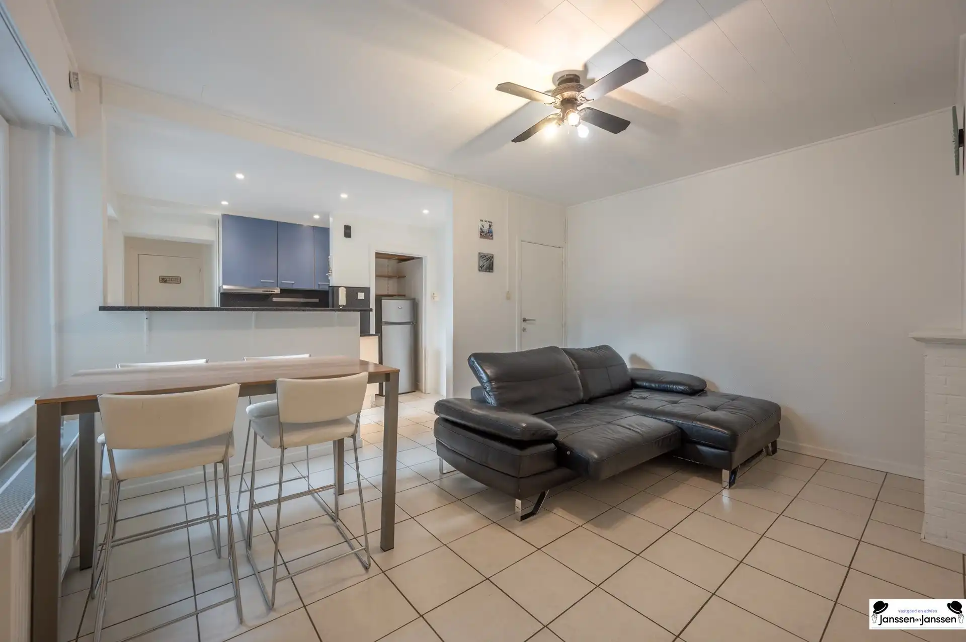 Ruim Instapklaar Appartement op de Zeedijk foto 2