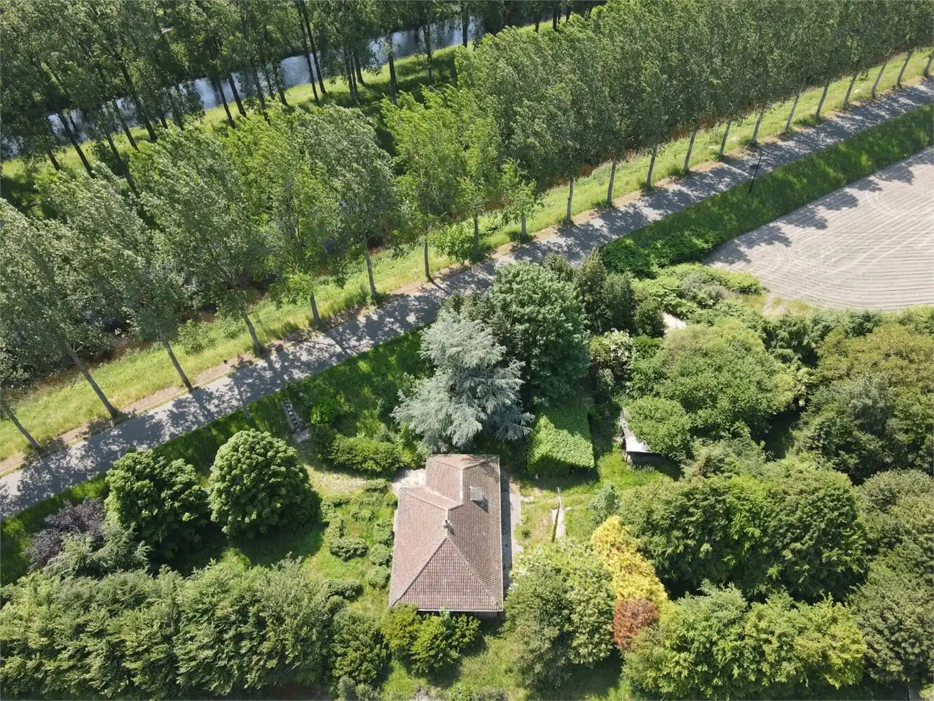 Prachtig mooi gelegen te herbouwen dijkwoning op 2820m² foto 10