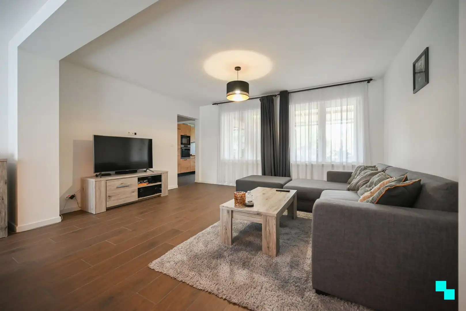 Instapklare, gerenoveerde woning met achteruitgang te Izegem foto 9
