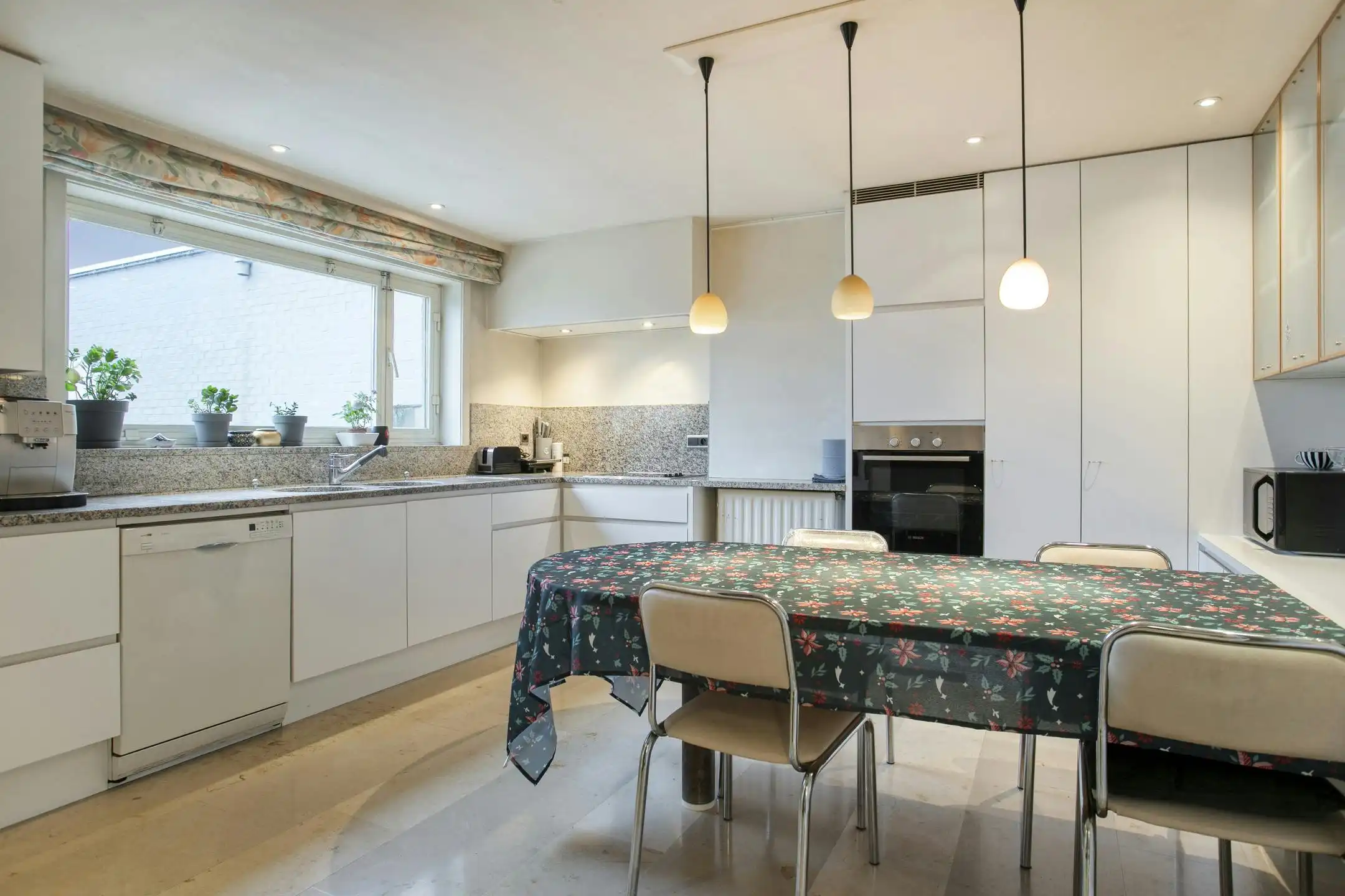 Sportcentrum met woning te koop in Roeselare foto 6