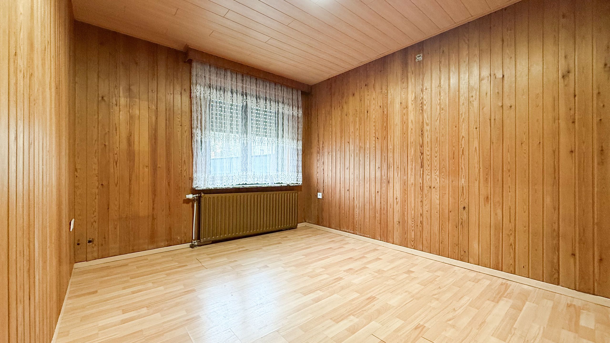 Ruime woning met dubbele garage en ZW gerichte tuin! foto 12