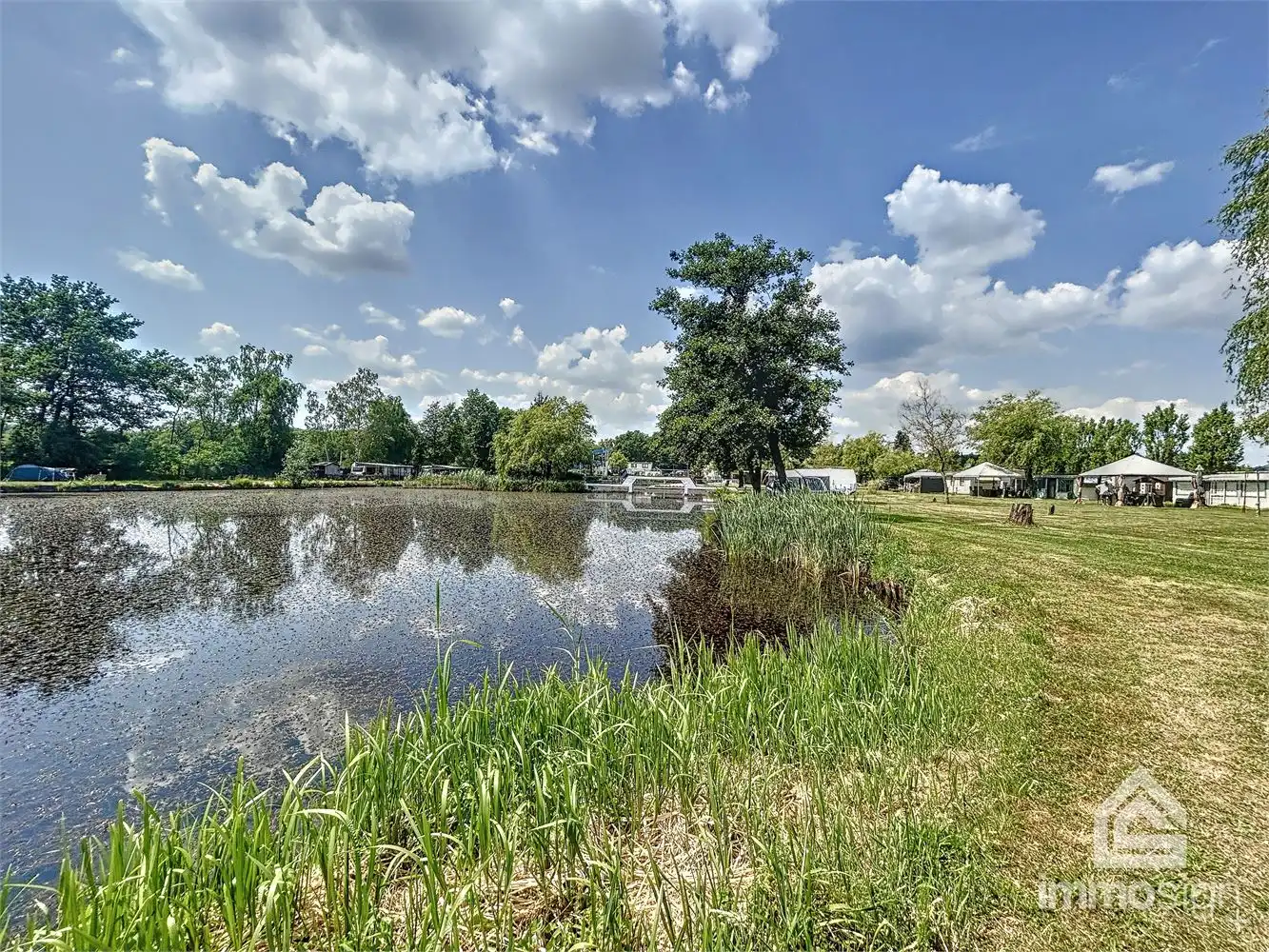 Zéér goed draaiende camping met ruim klantenbestand, zwembad, feestzaal en woning(en)! foto {{pictureIndex}}