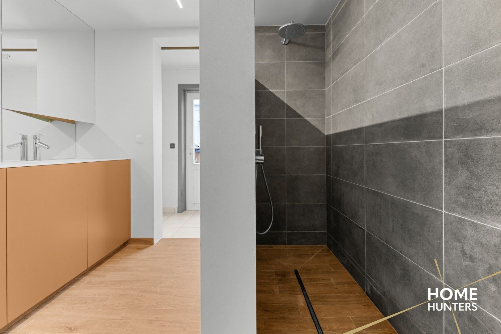 Op te frissen woning met charmante tuin in het hart van Mesen foto 10