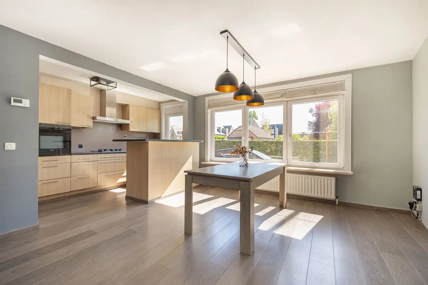 Glkvl. appartement met 2 ruime slaapkamers en garage! foto 6