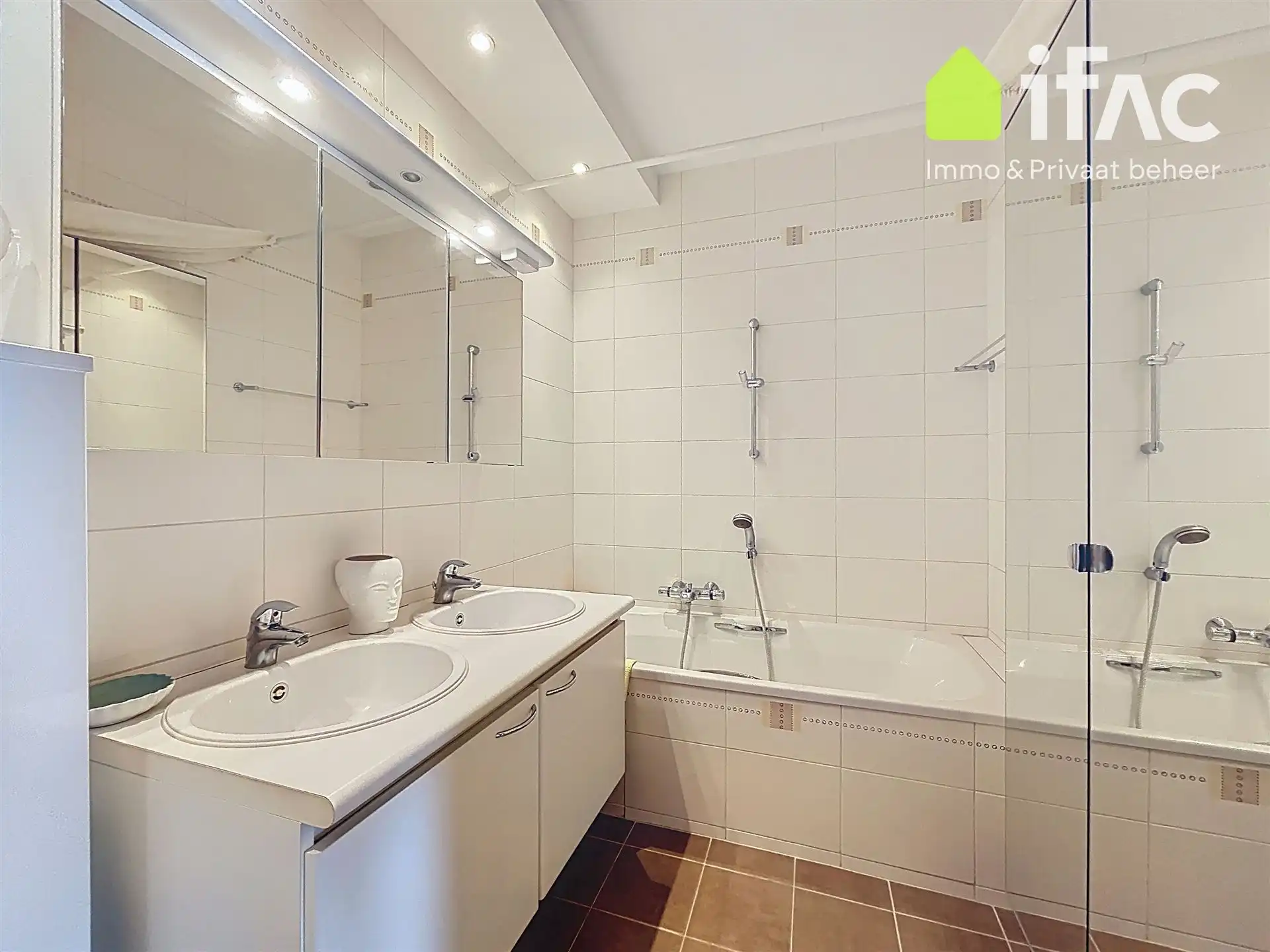 Ruim appartement met 3 slaap-, 2 badkamers en garagebox  foto 17