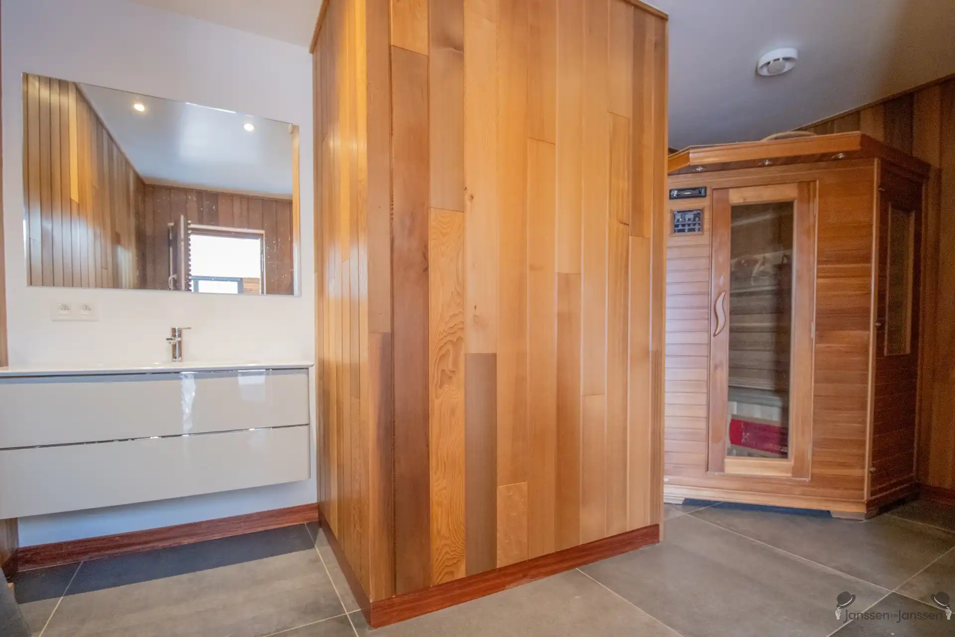 Ruime villa met 5 slaapkamers, 2 badkamers, buitenzwembad en poolhouse op 1.020 m² foto 23