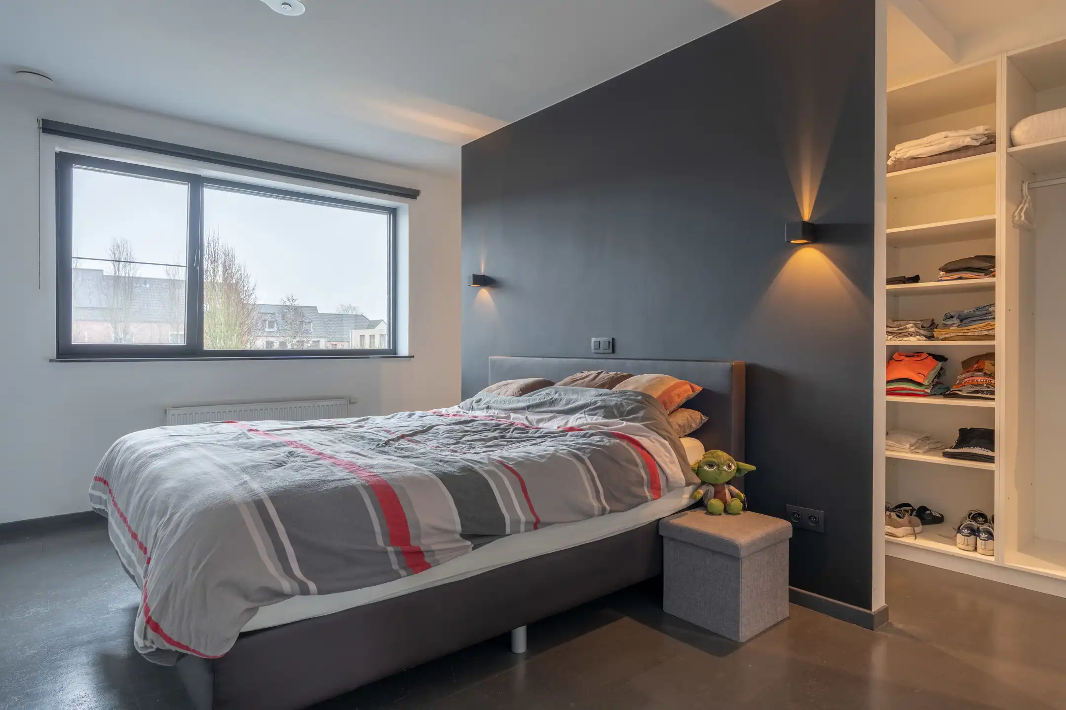 Ruime moderne woning met garage en tuin nabij het centrum van Turnhout. foto 32