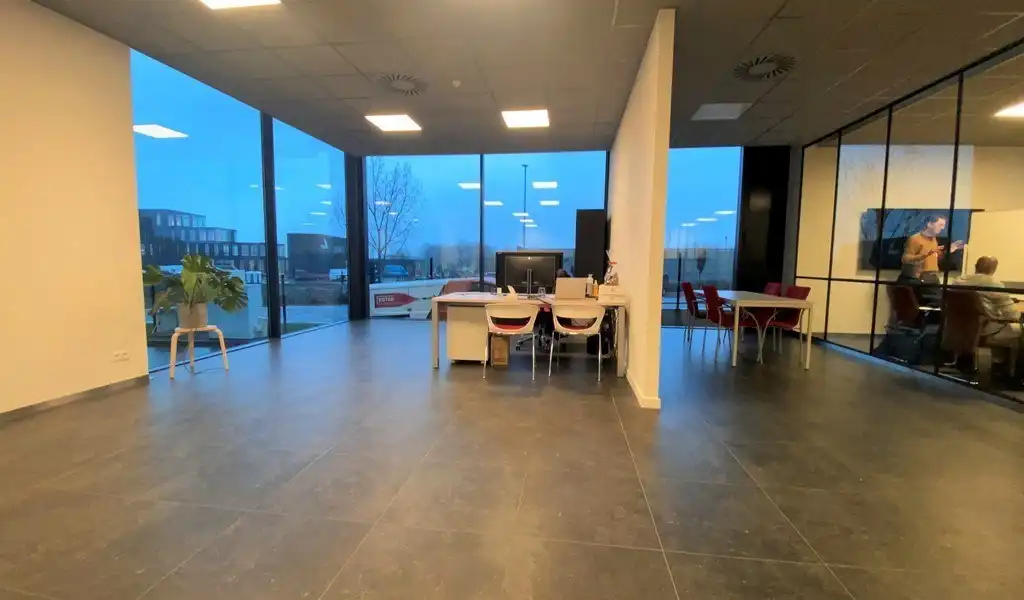 Bedrijfsgebouw te huur vlakbij E17 te Waregem foto 9