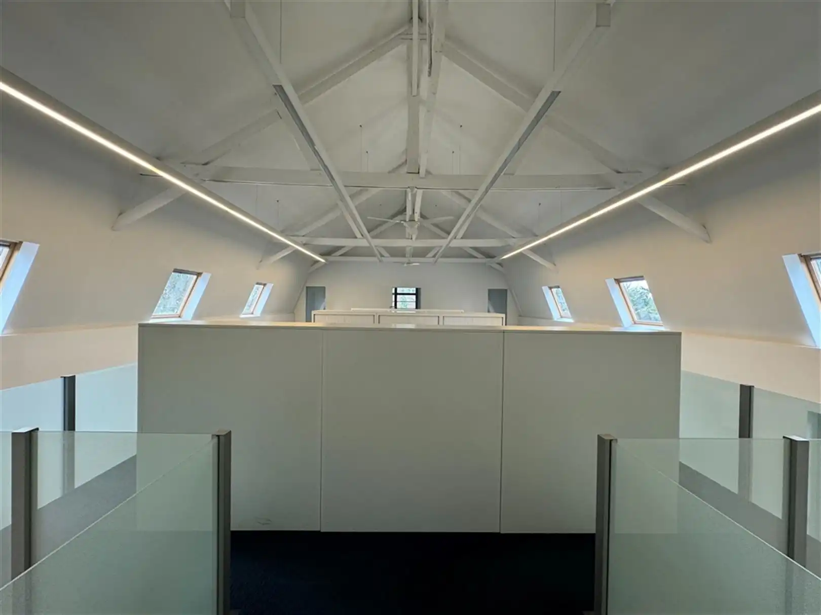 Kantoorgebouw op prachtige locatie in Deurle foto 10