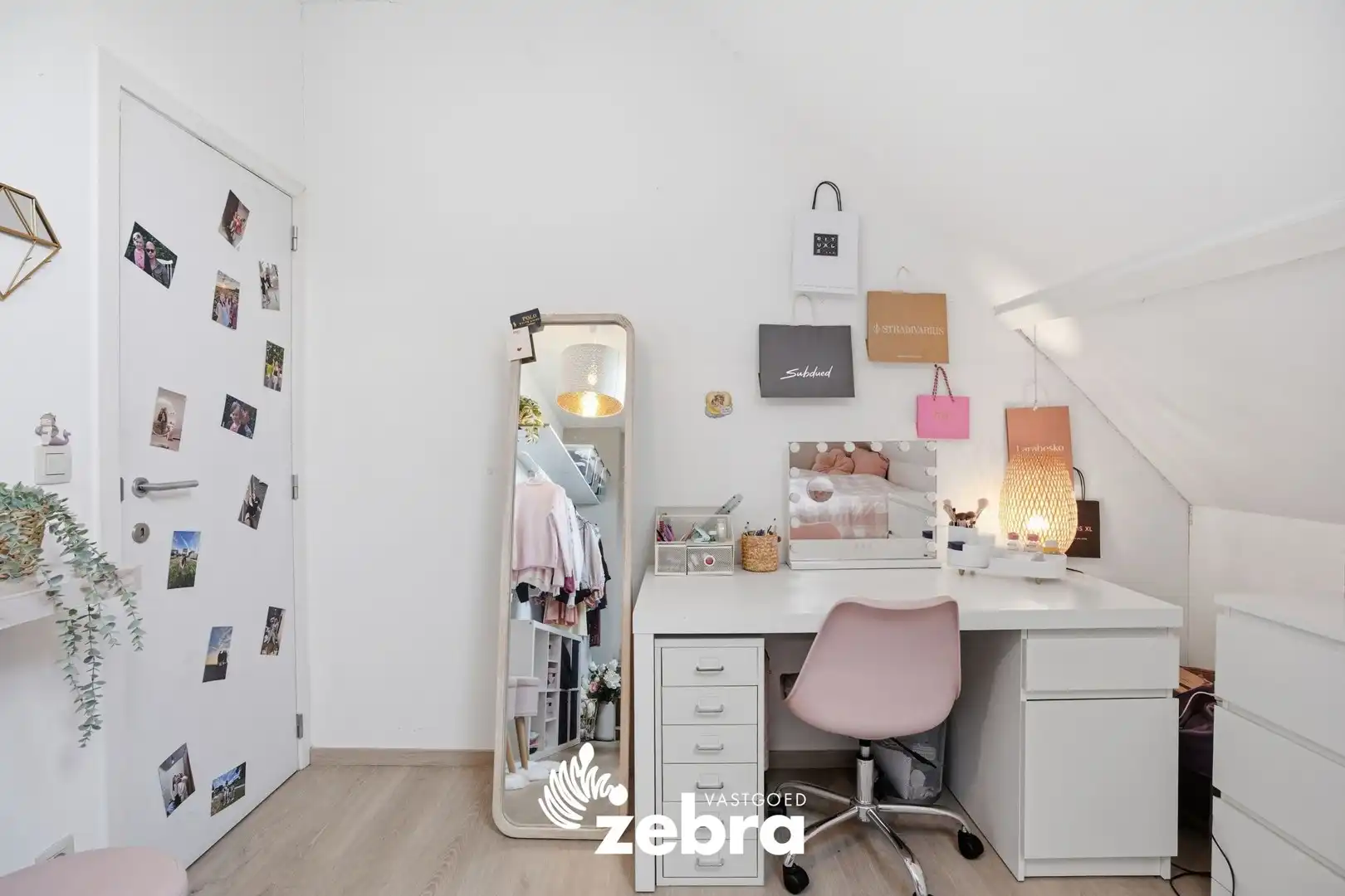 Instapklare, volledig gerenoveerde woning in Tielt met tuin, terras en uitweg! foto 17