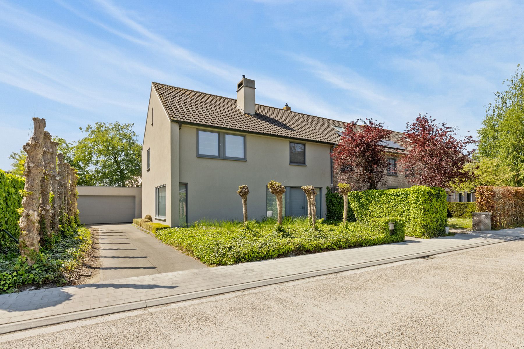 Ruime woning met nieuwe keuken, tuin & dubbele garage foto {{pictureIndex}}