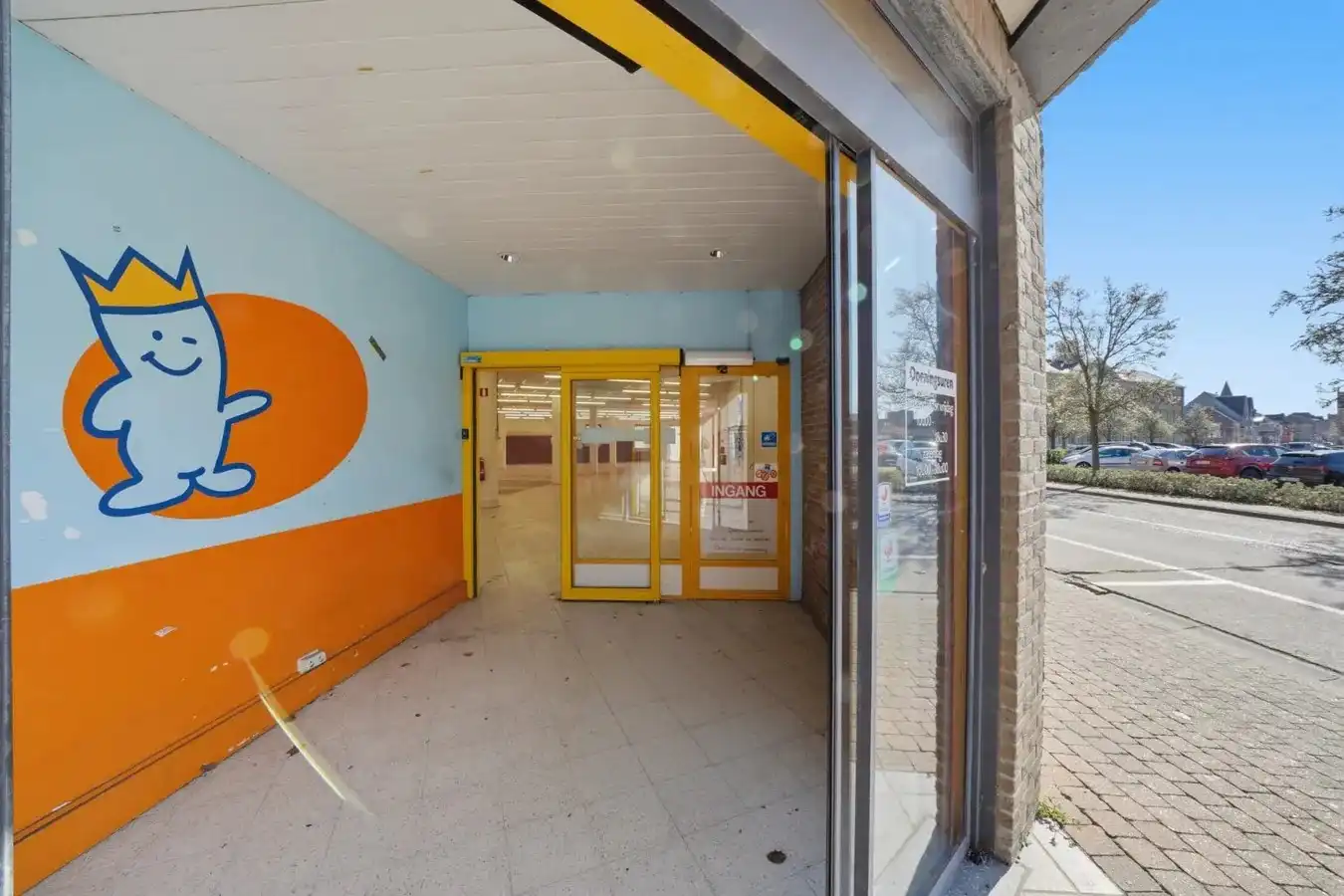 Te koop: Ruim handelspand met uitstekende visibiliteit in het centrum van Torhout foto 12