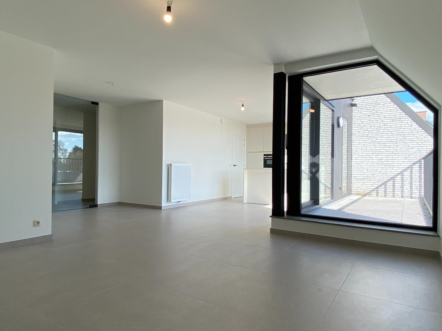 Recent appartement met groot zuid-gericht terras, staanplaats en drie kamers. foto 4