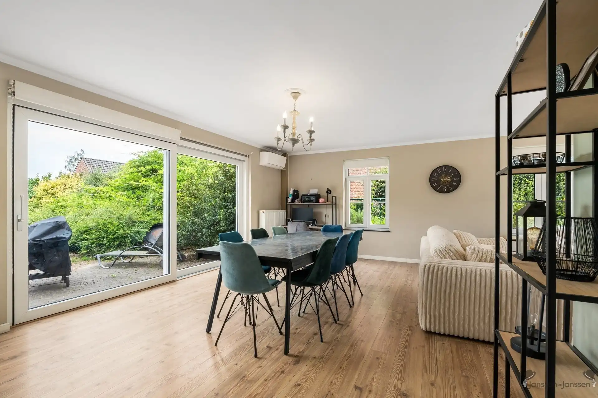Moderne gezinswoning op een perceel van 6.940 m² met paardenaccommodatie foto 6
