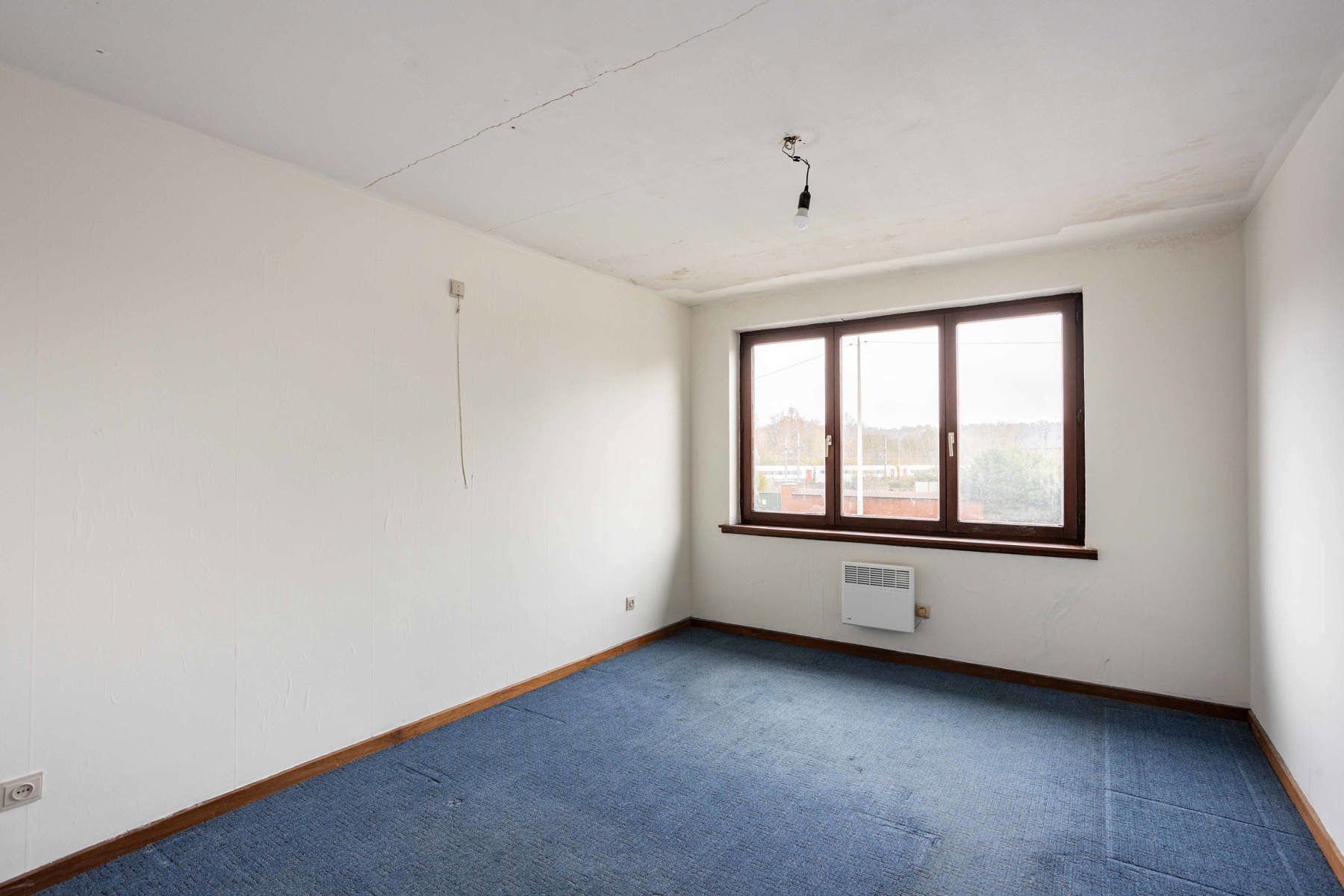 Gesloten bebouwing met garage en drie slaapkamers.  foto 11