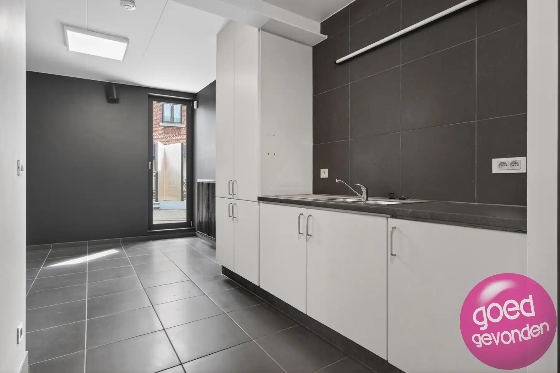 HANDEL-KANTOOR 140 M² - INSTAPKLAAR - PARKING  foto 13