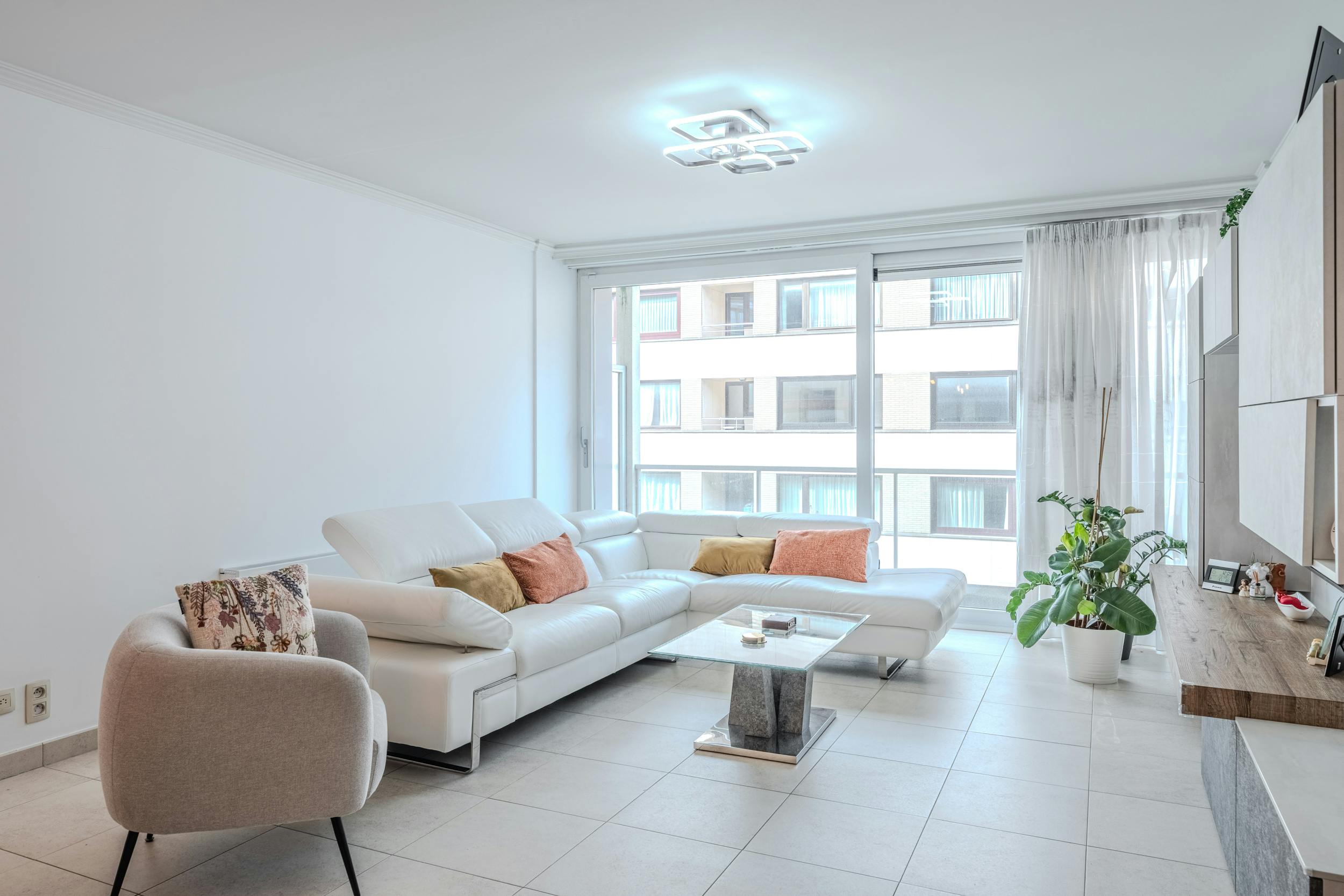 Instapklaar 2-slaapkamerappartement met terras in Oostende foto 24