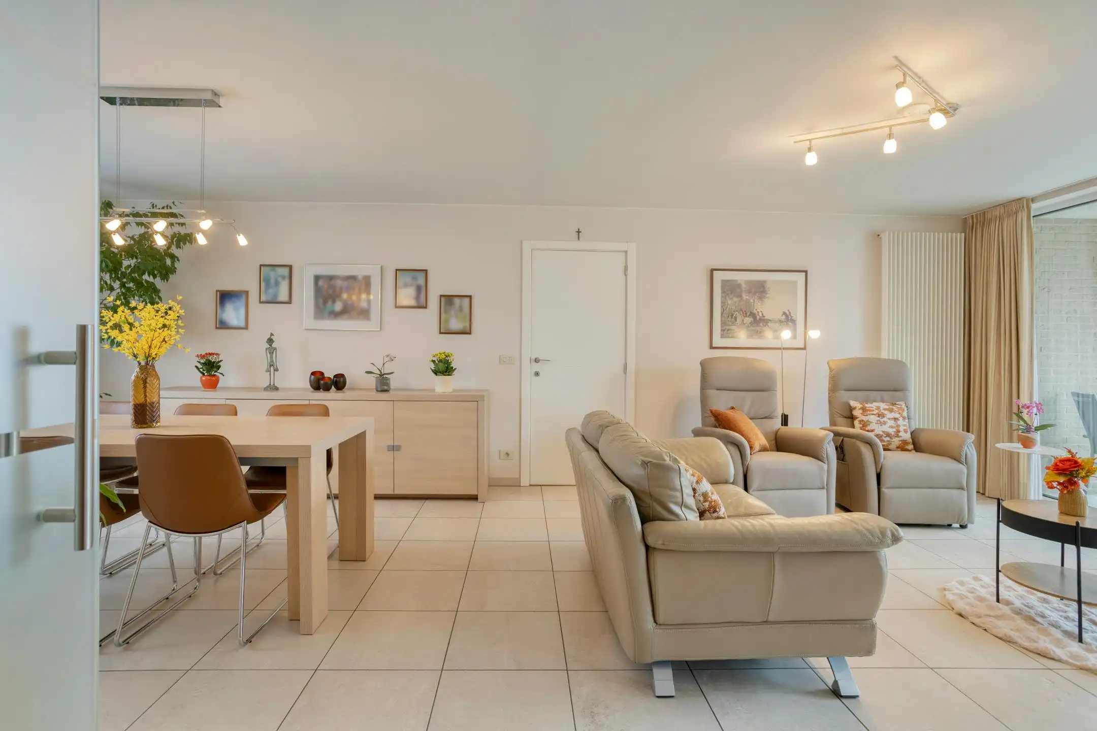 Lichtrijk 2-slaapkamer appartement met garage te koop in Kuurne! foto 3