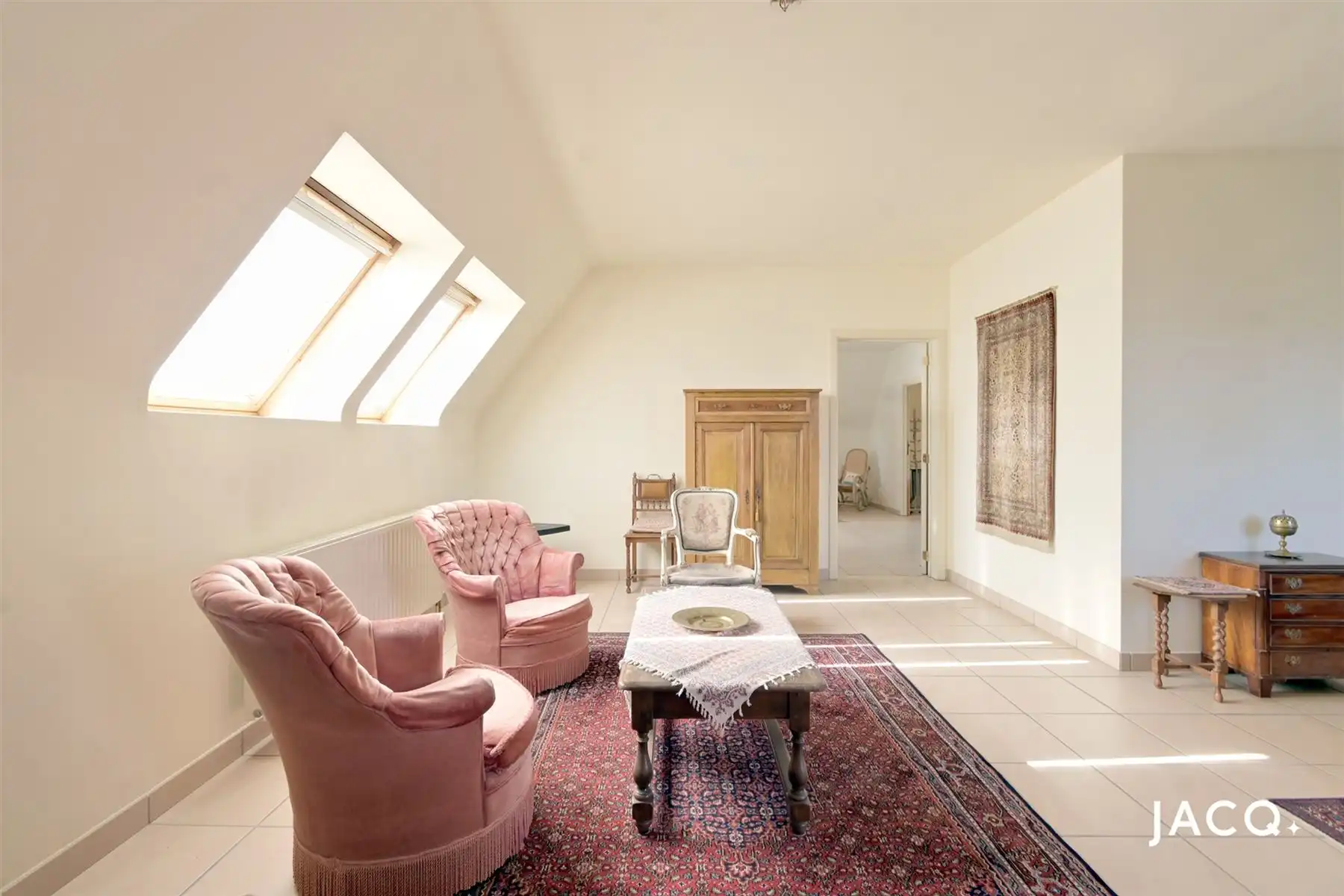 Instapklaar dakappartement met 2 à 3 slpk's, terras en mogelijk autostaanplaats! foto 5