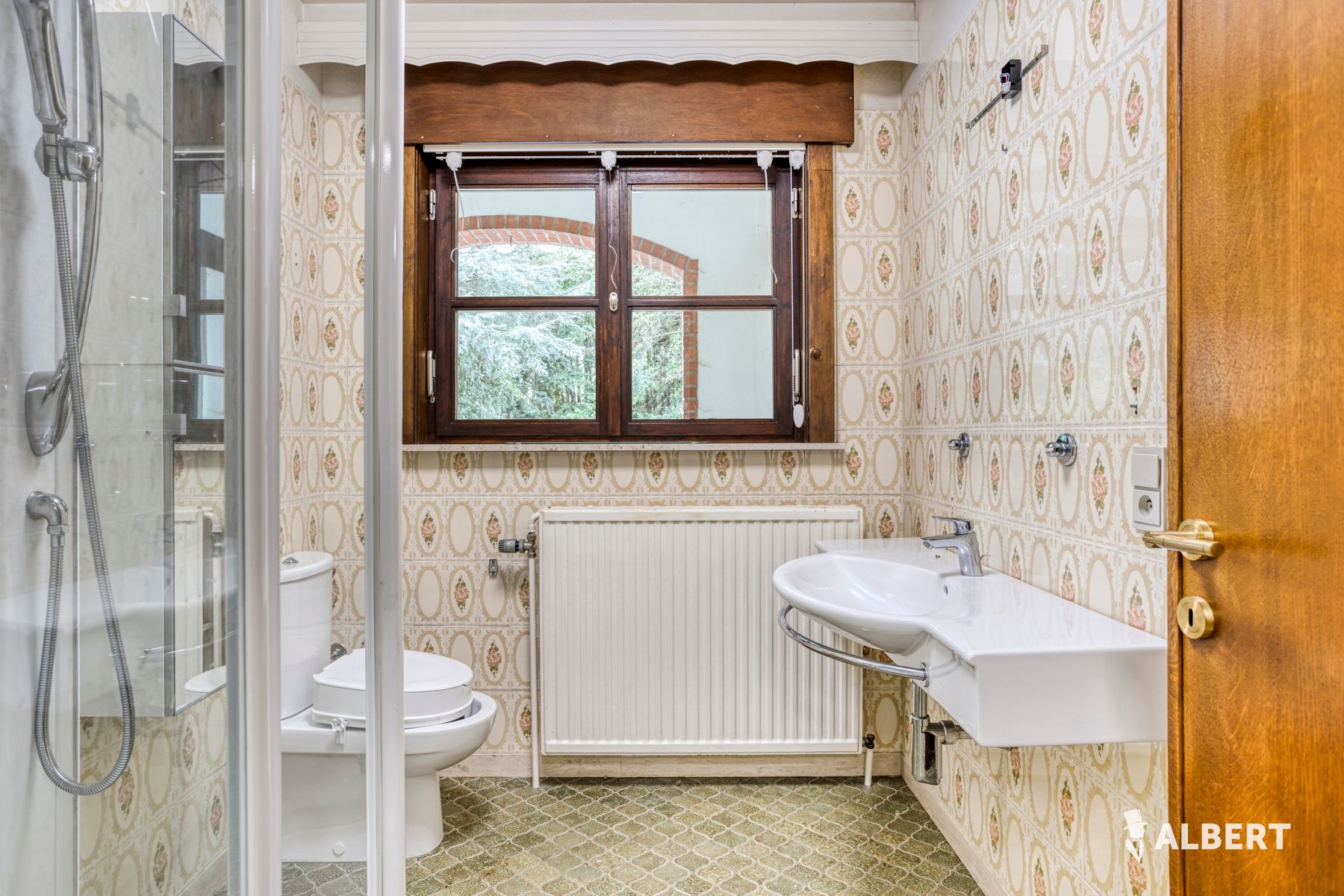 Bungalow met inrichtbare zolder op een ruim perceel foto 7