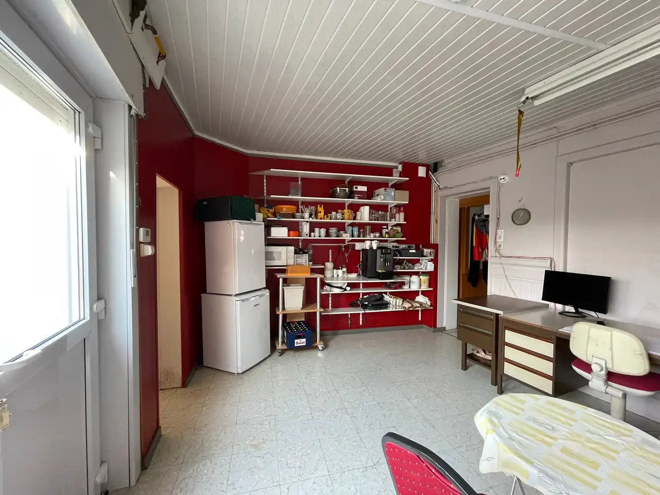 Handelsgelijkvloers met koer en bovengelegen appartement foto 10