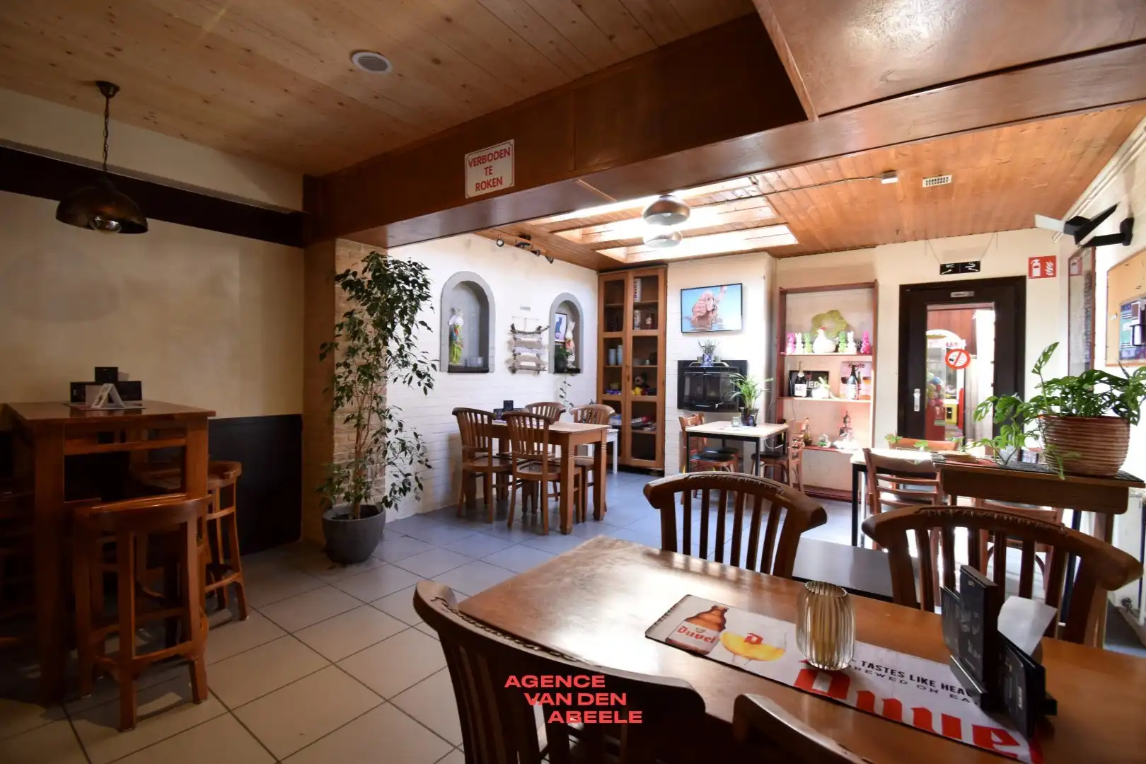 Handelspand bestaande uit eethuis met café en privé woonst foto 8