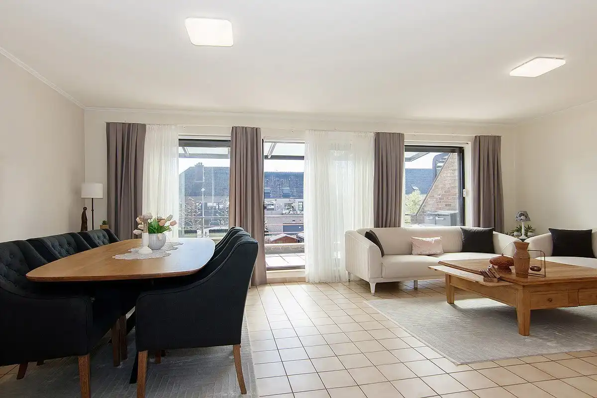 Verzorgd appartement met 2 slaapkamers,  groot terras en lift foto 16