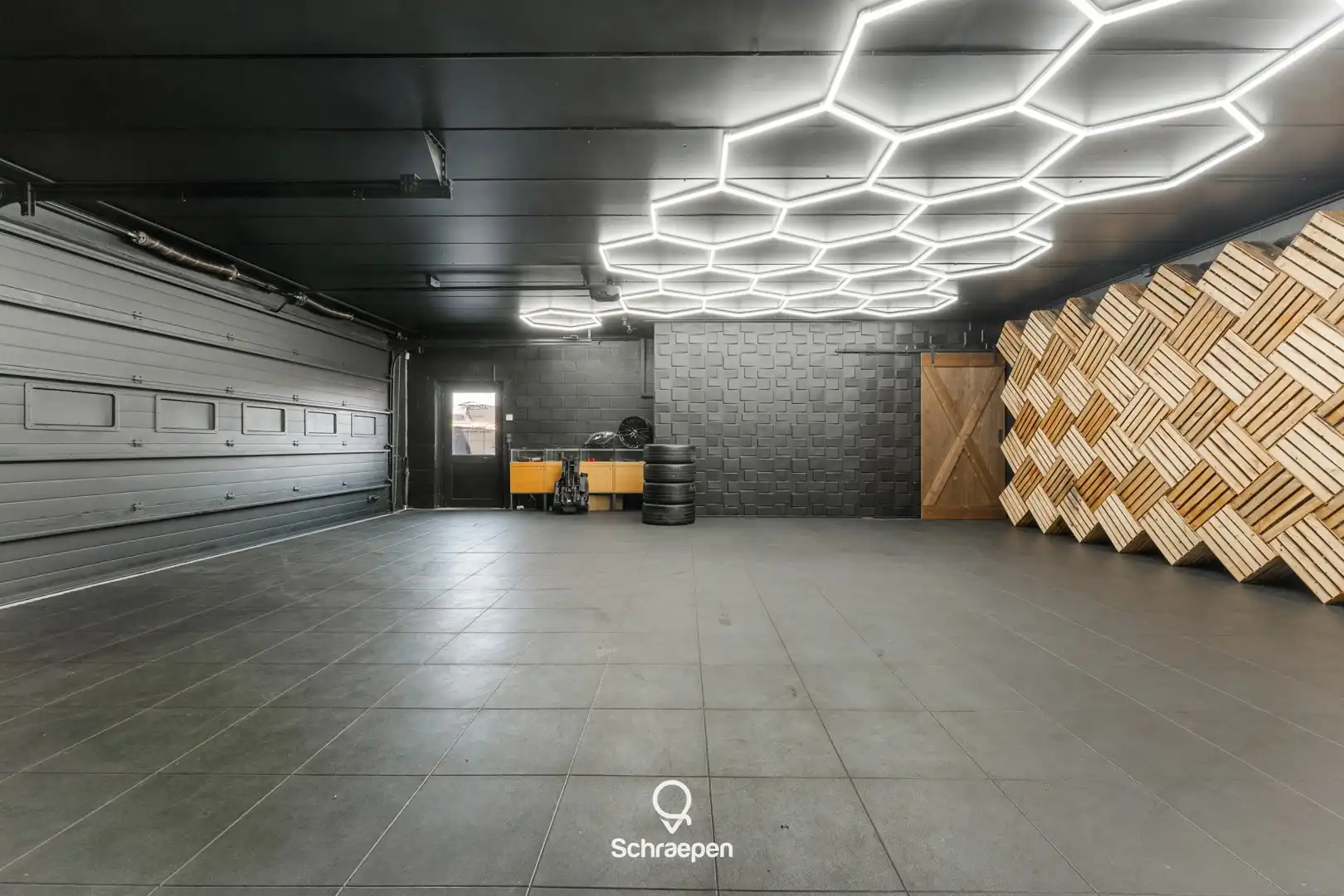 Uitstekend gelegen handelspand (305 m²) met véél parkeergelegenheid/buitenruimte te Zonhoven! foto 6