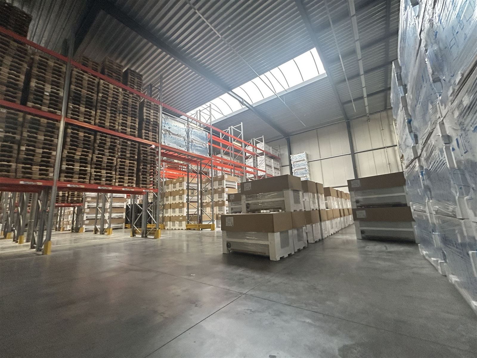 Loods met kade foto 5