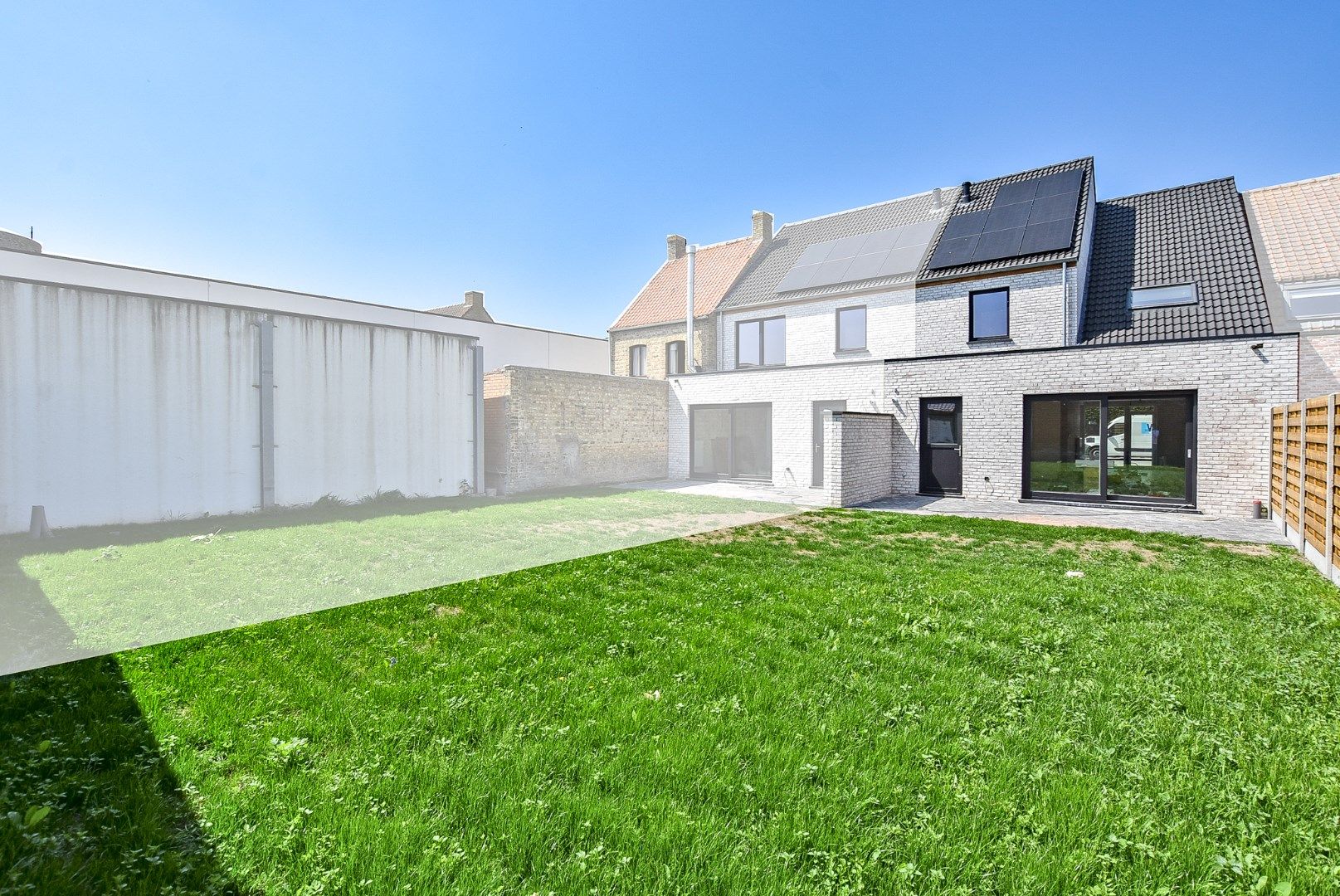 Gloednieuwe en instapklare woning met uitbreidingsmogelijkheden. foto {{pictureIndex}}