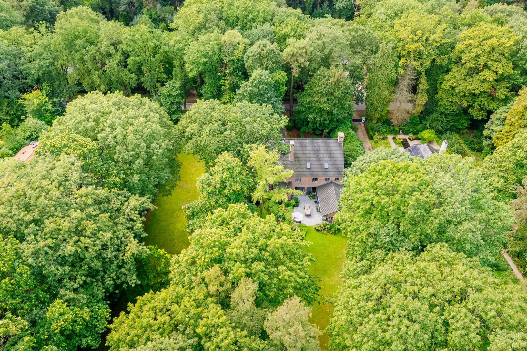 Prestigieuze villa met afzonderlijke woonunit en royale tuin nabij de Kalmthoutse Heide foto 52
