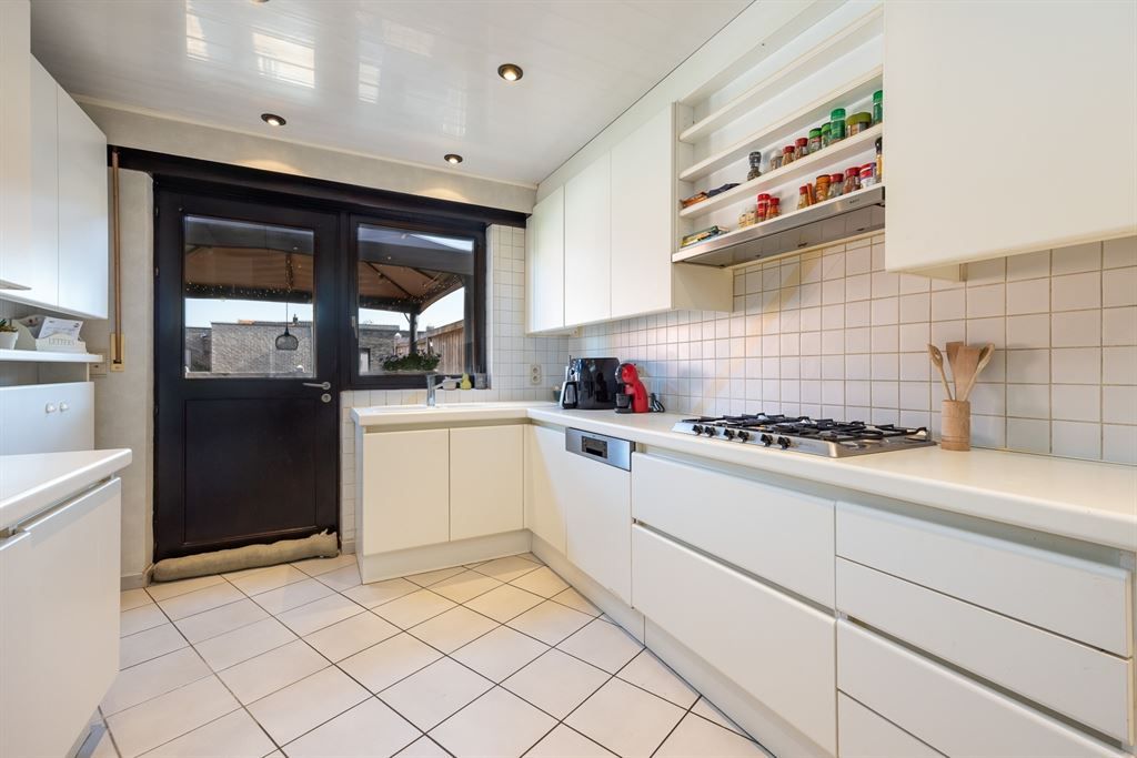 Grote jaren ’90 woning, met praktijkruimte en laag EPC foto 3