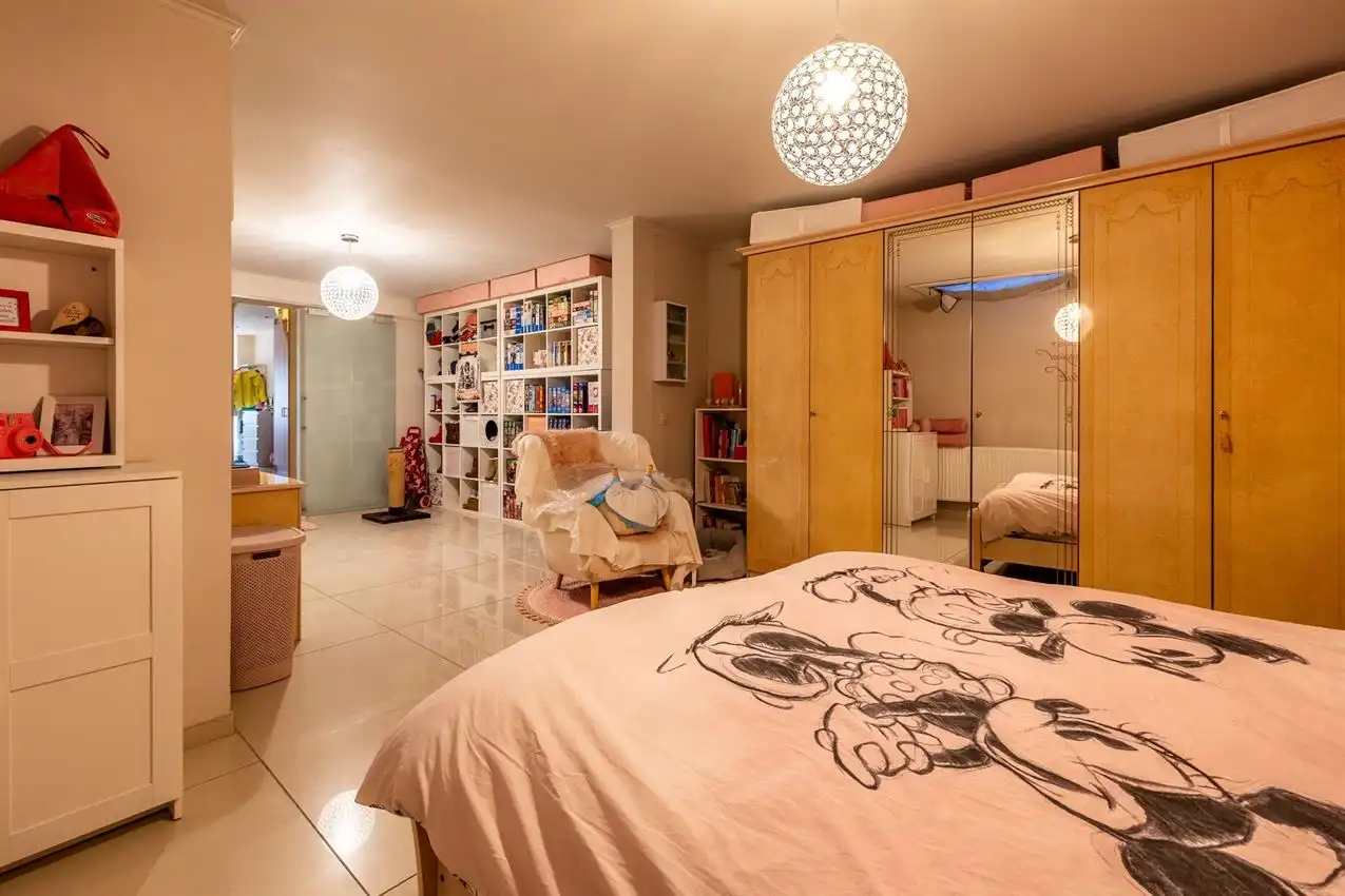 Gerenoveerde bel-etagewoning met 3 slk foto 17
