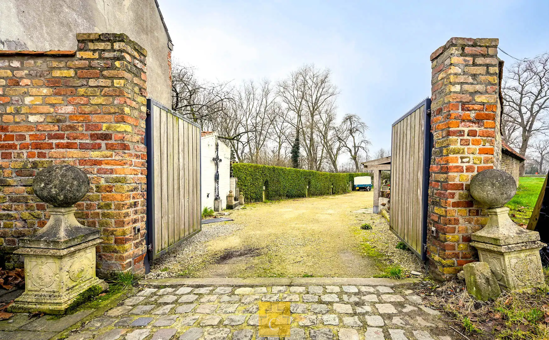 Uniek geheel van TWEE WONINGEN met bijgebouw, idyllisch gelegen aan de vaart foto 4