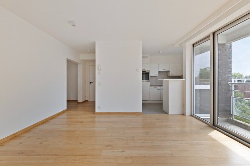Gerenoveerd appartement met ondergrondse autostaanplaats TE KOOP in GENT! foto 7