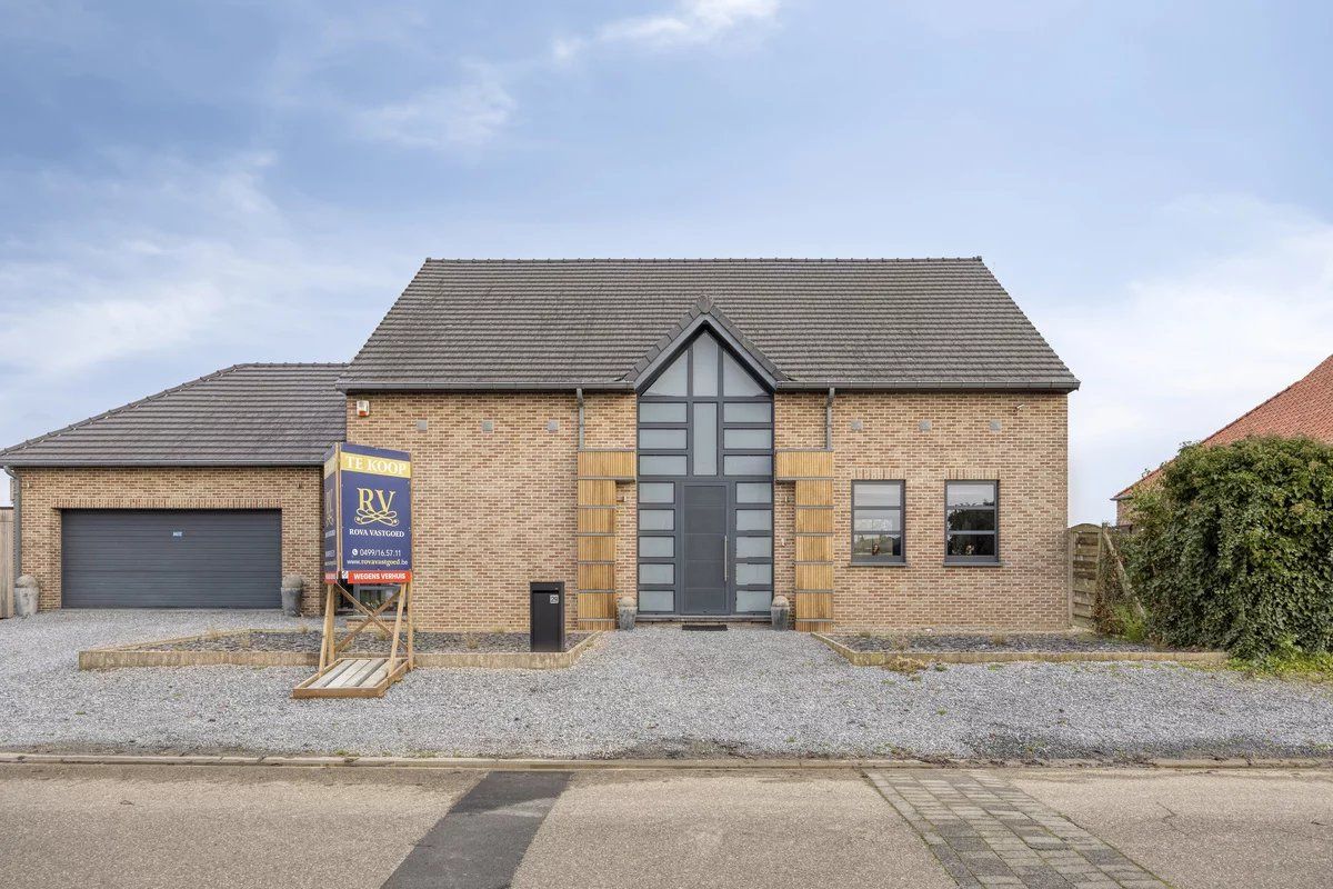 UNIEKE EN ZEER RUIME WONING VAN 311 M² MET 3 SLPK’S EN KANTOOR/KAPSALON IN HASSELT-KORTESSEM foto {{pictureIndex}}