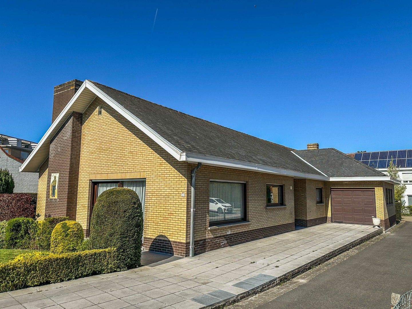 Goed onderhouden villa-bungalow in het hartje van Oostduinkerke-dorp. foto 11