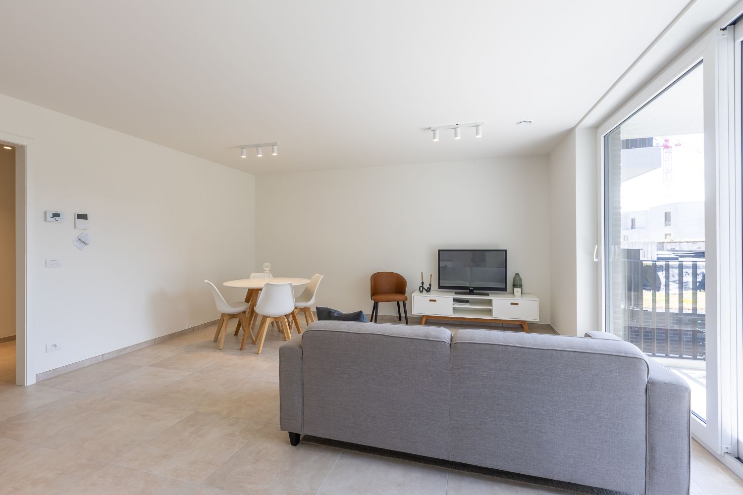 Nieuwbouw twee-slaapkamer appartement te huur in Oostende foto 3