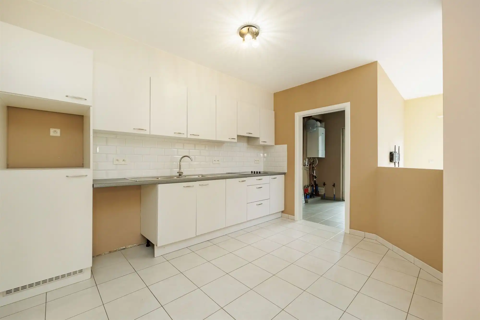 Instapklare ruime woning met 4 slpkmrs. en tuin foto 11