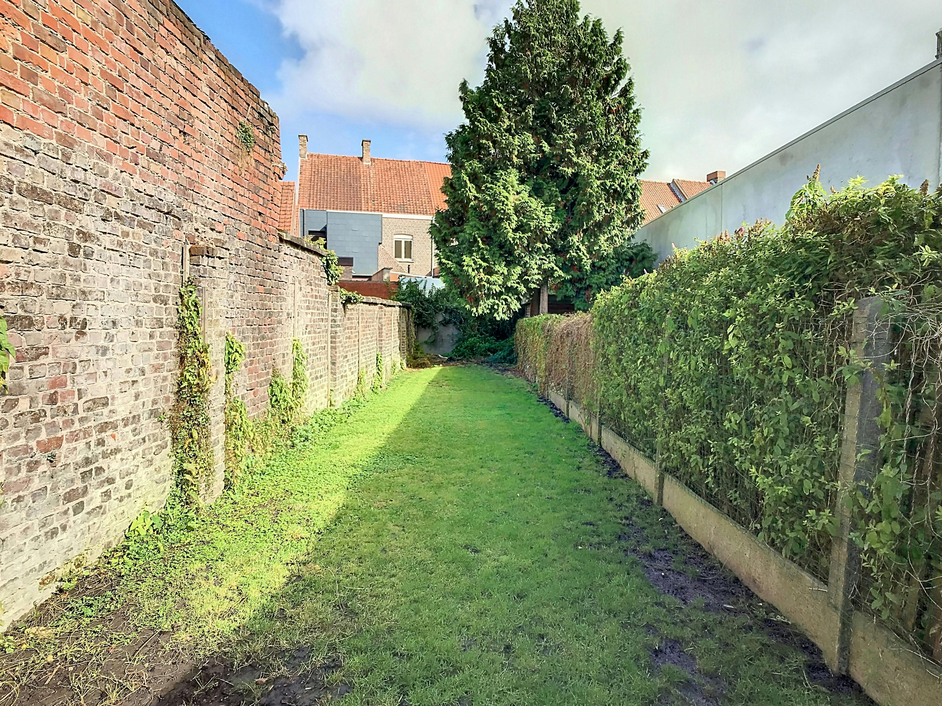 Instapklare rijwoning te koop met gezellige stadstuin  foto 8