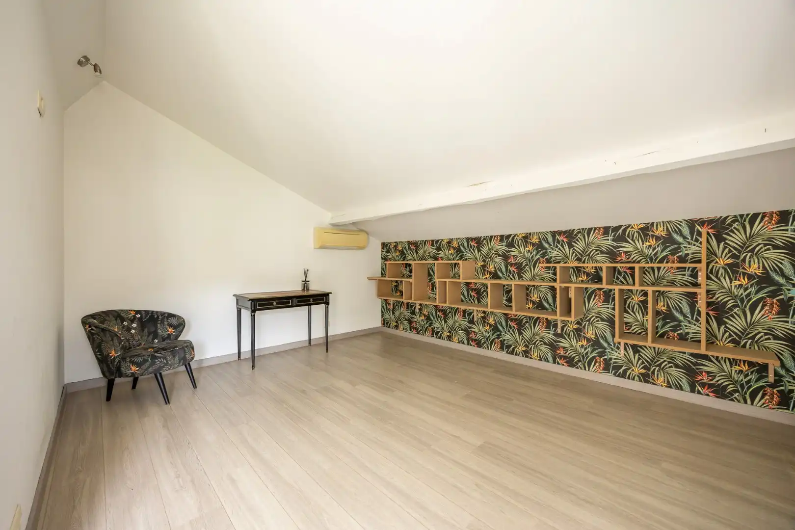 Zeer ruime woning (8 slpk + 8 badkamers) op een perceel van ca. 1.522 m² te Wijnegem/grens Schilde foto 26