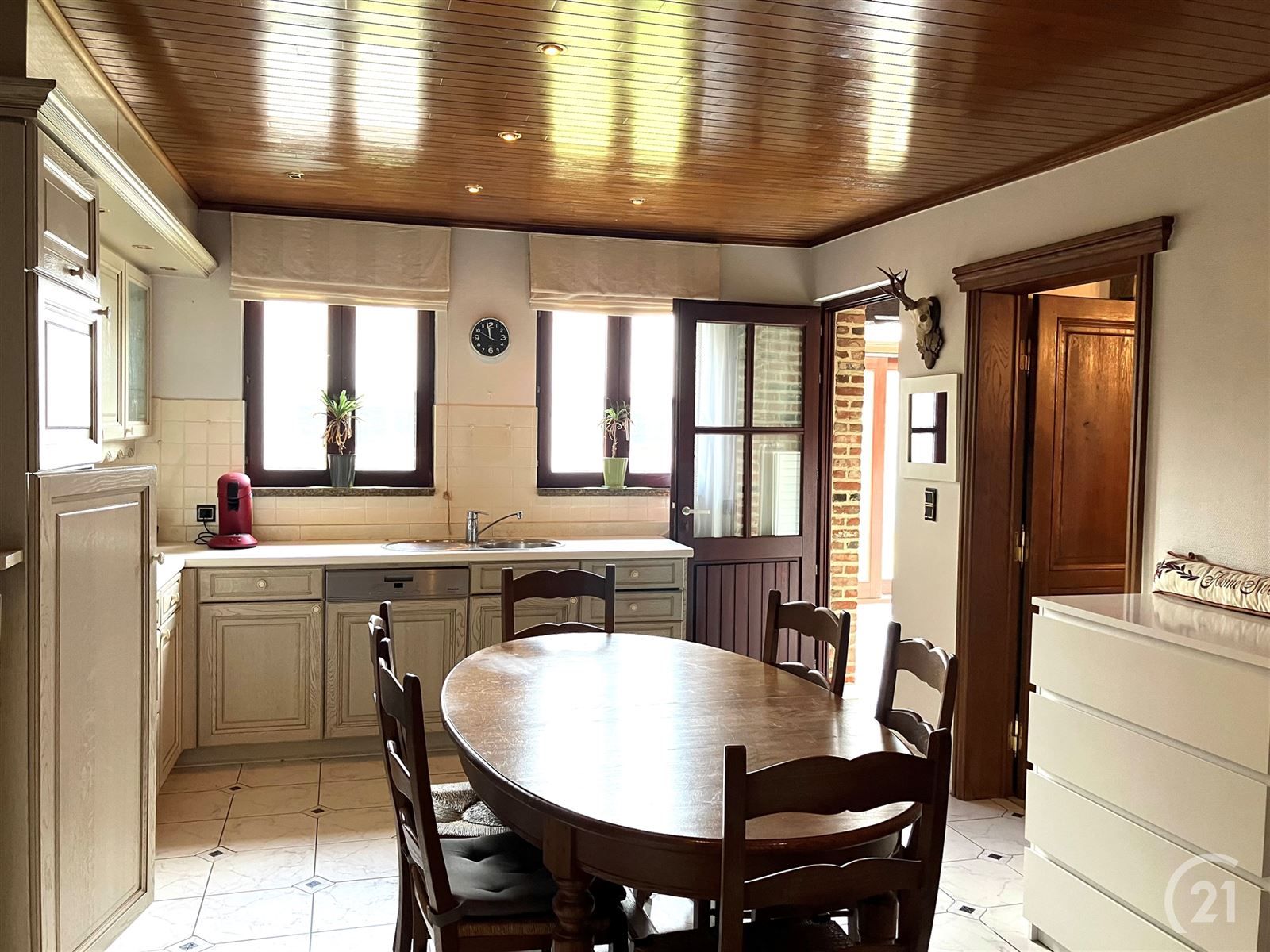Ruime gezinswoning met 4 ruime slaapkamers! foto 2