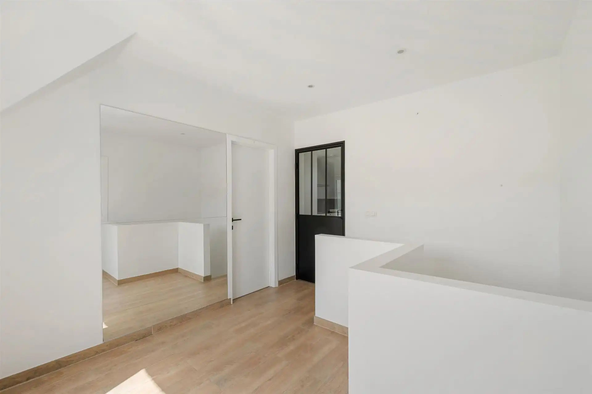 Ideaal kantoorgebouw/praktijk met appartement/extra kantoor foto 18