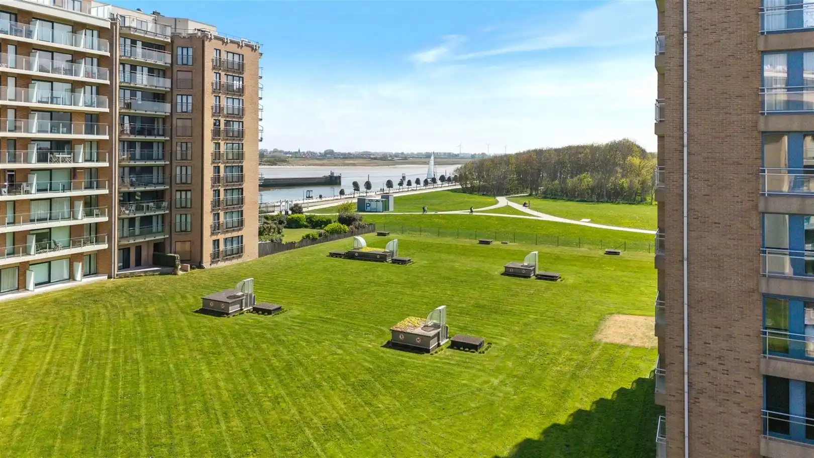 zongericht hoekappartement met prachtig terras en zicht foto 10