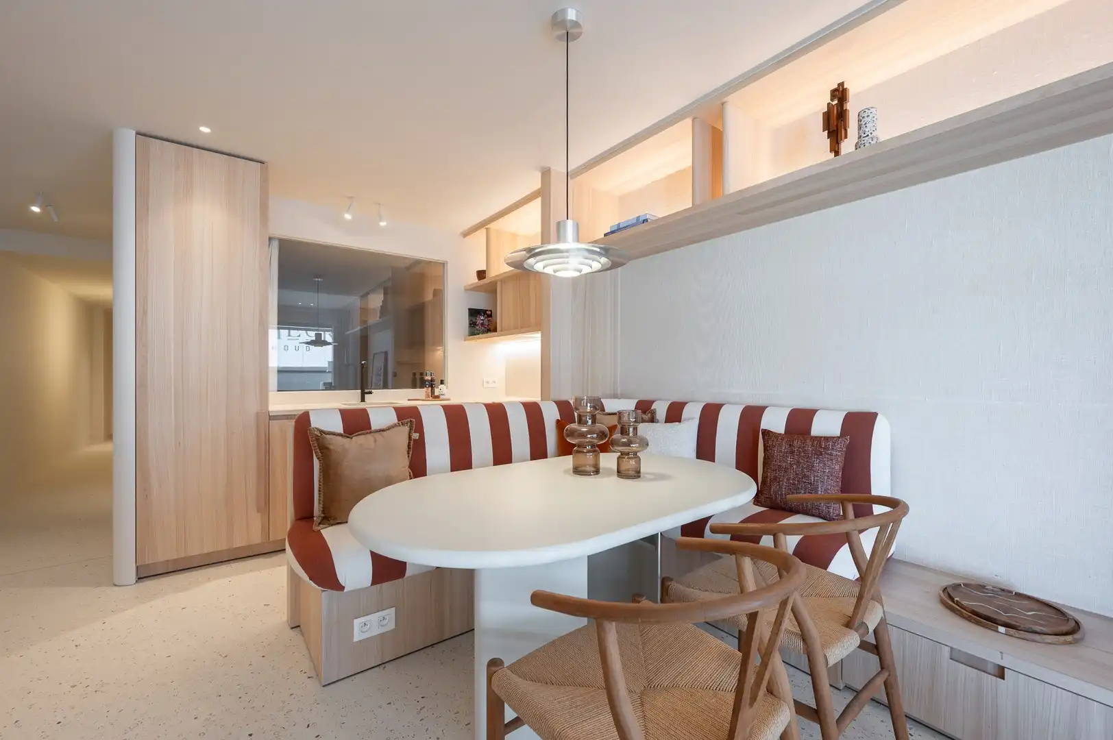 Fantastisch gerenoveerd appartement met adembenemend zeezicht op de zeedijk. foto 6