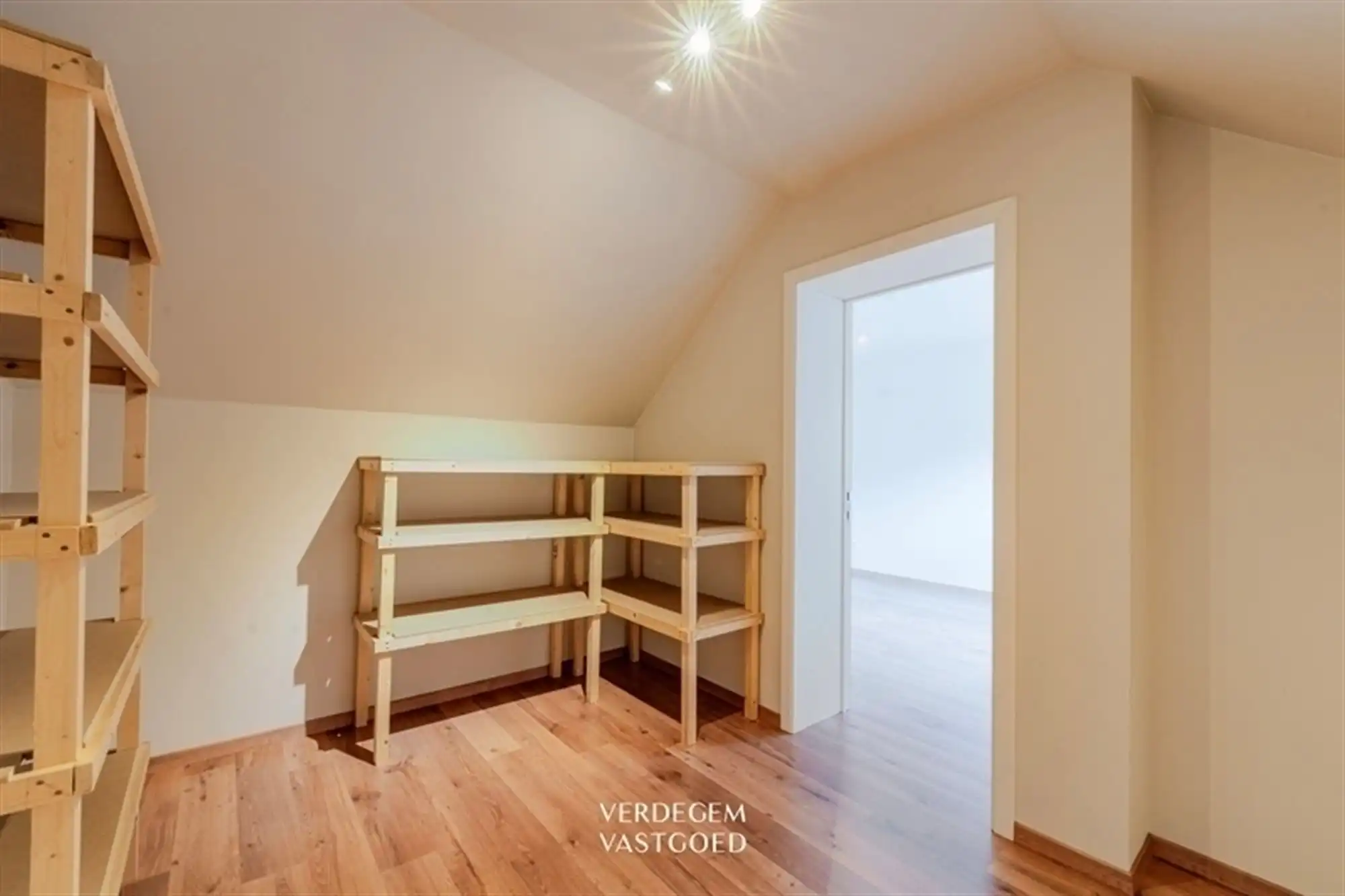 Moderne luxe en comfort in recente woning met 4 slaapkamers foto 20