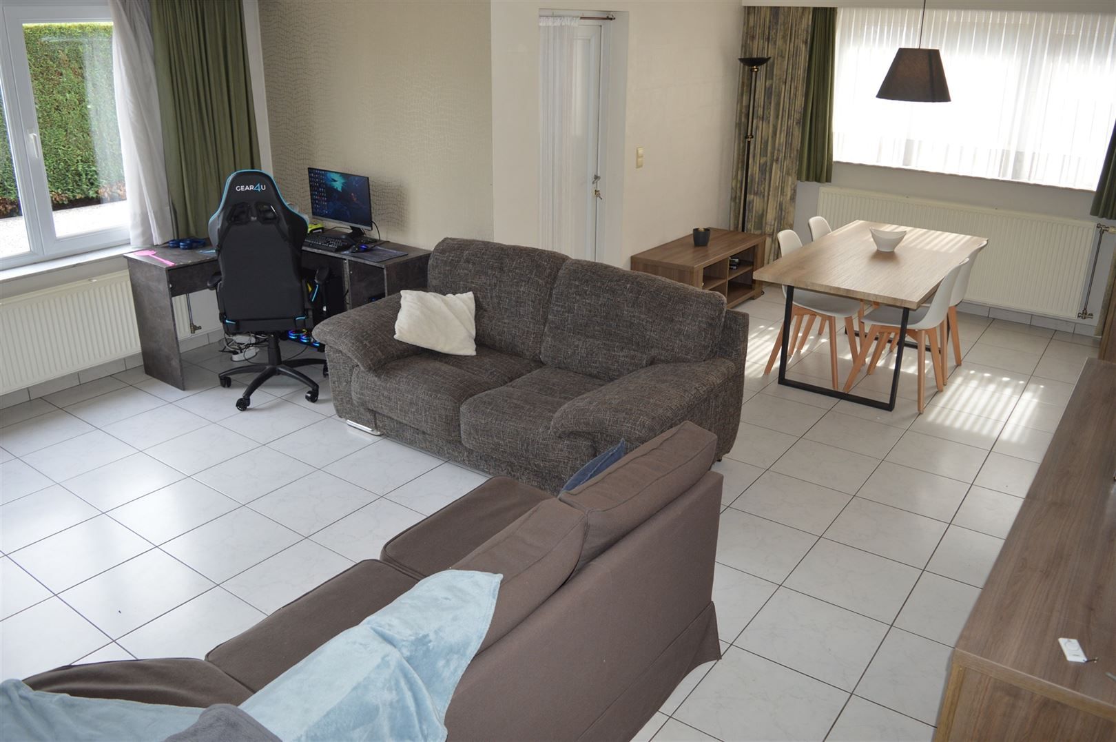 TE HUUR: gelijkvloers appartement met 2 slaapkamers te Koersel! foto 2
