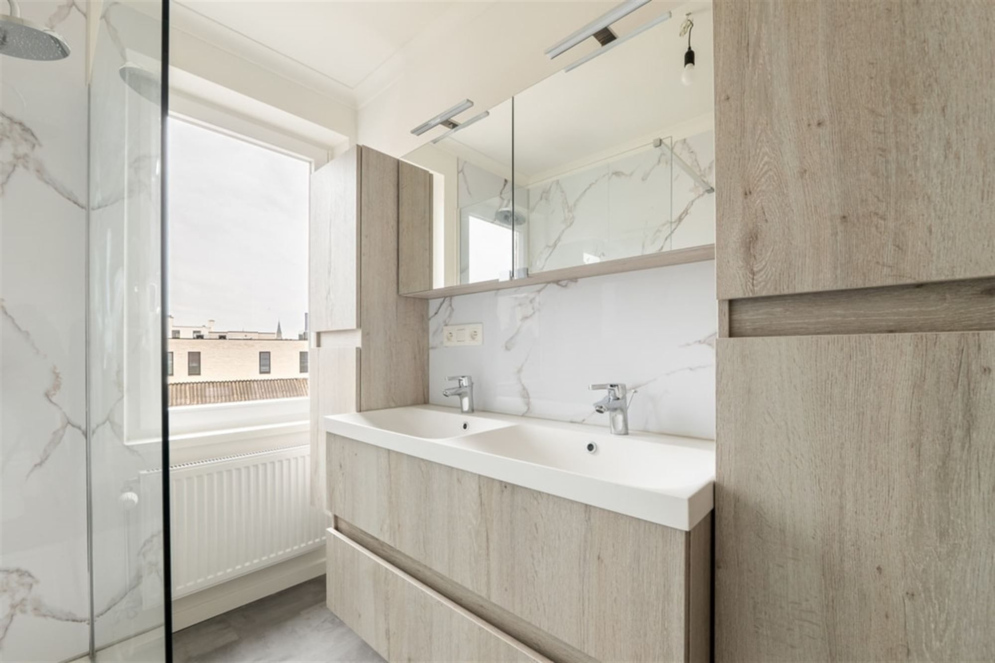 KNAP APPARTEMENT MET 2 SLKS EN PARKEERPLAATS VLAKBIJ HET CENTRUM VAN SINT-TRUIDEN  foto 19