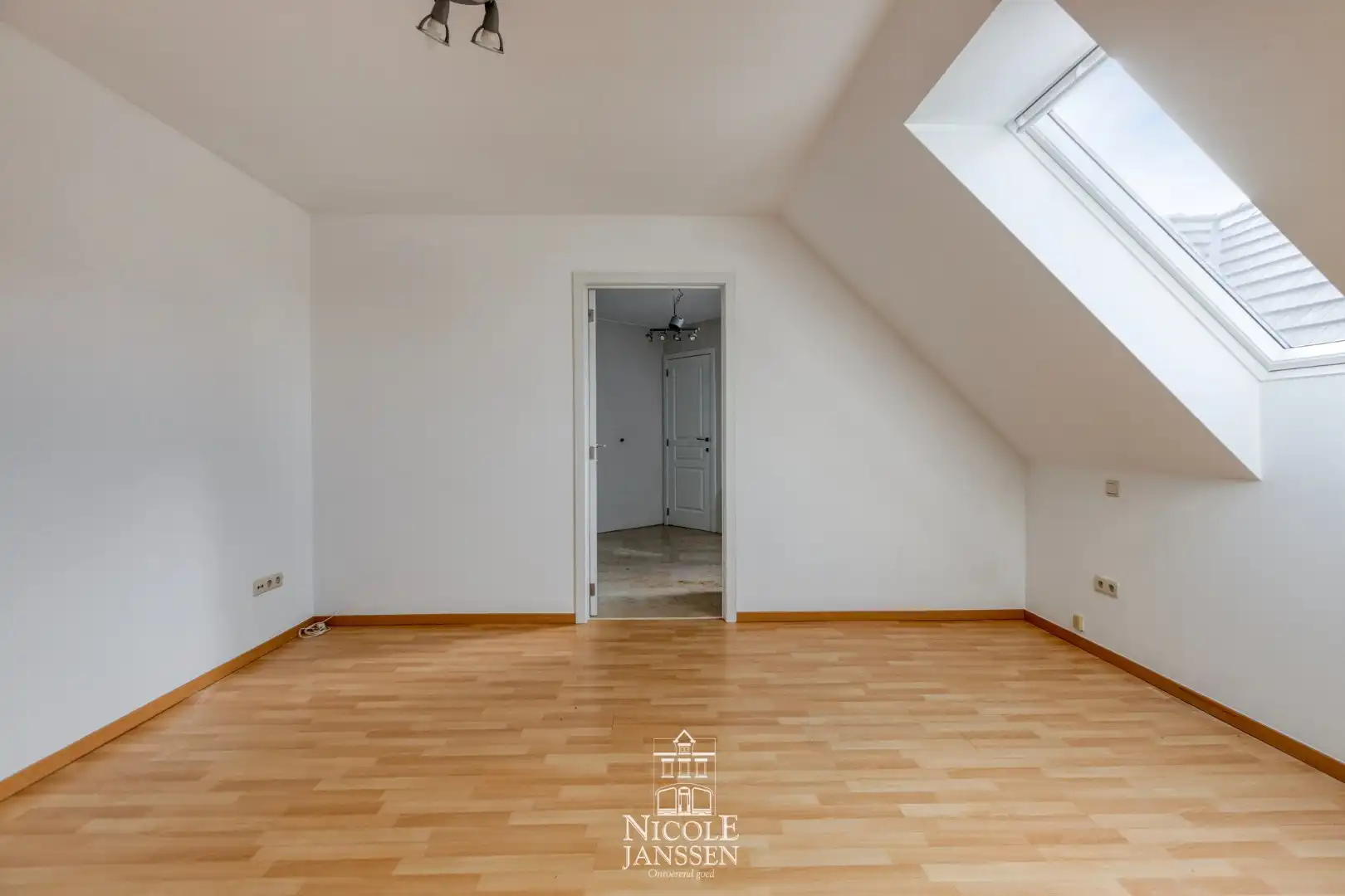 Zeer ruim appartement foto 21